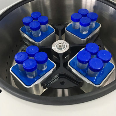 Centrífuga de baixa velocidade L550 com força de 5310xg, capacidade para 4x500ml e baixo ruído para uso em laboratório