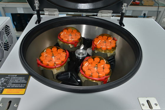 Centrífuga de bancada refrigerada para sangue CHT210R com velocidade máxima de 21000 rpm, RCF máximo de 32752xg e capacidade de 4x750ml